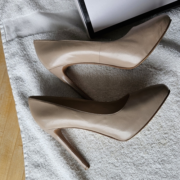 Nine West Two-Tone Pointed Toe Pumps in Black and Taupe size 6.5 - Picture 10 of 14